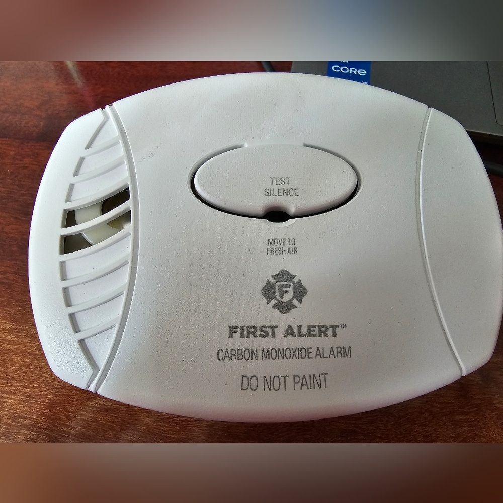 First alert carbin monoxide detector